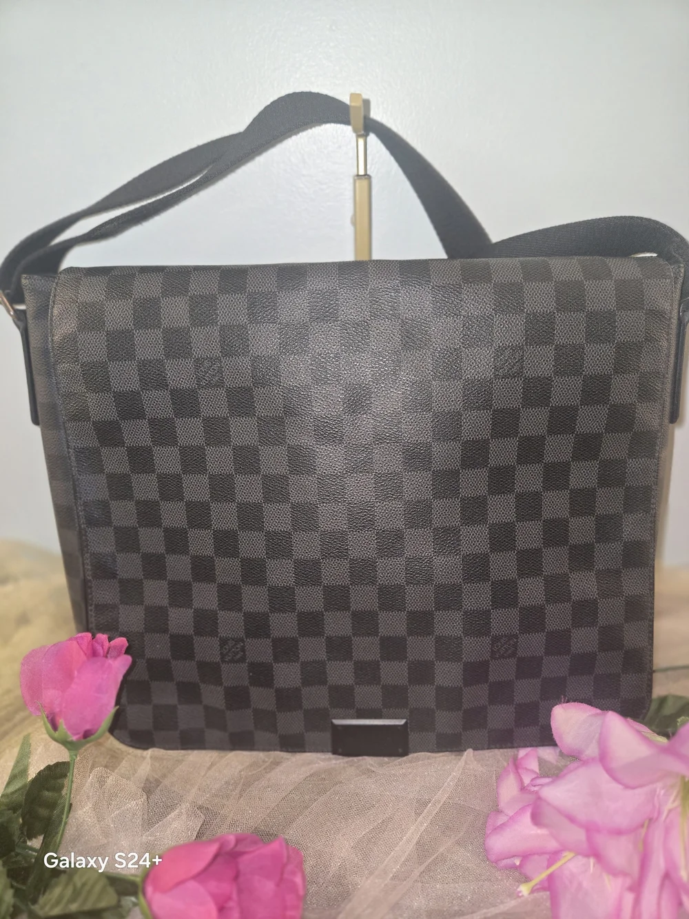 Title: Louis Vuitton District MM Damier Graphite Messenger Crossbody Bag